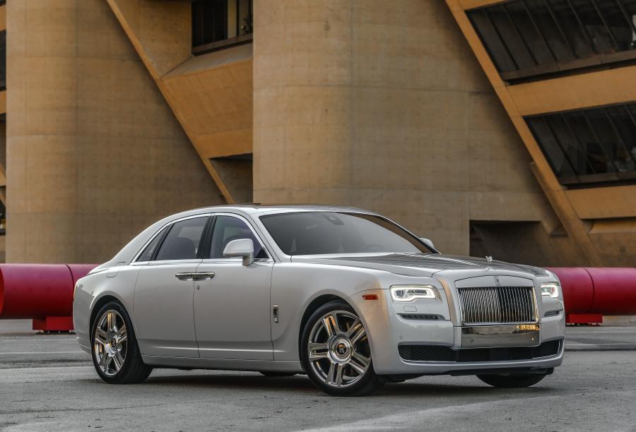  Rolls-Royce Ghost 2015 года  (US) (фото 14 из 29)